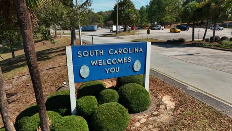 South-Carolina-Welcomes-You-sign-at-rest-stop,-border-of-SC-and-Georgia