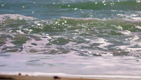 Close-up-of-ocean-waves-at-the-beach
