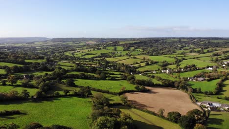 Idyllic-Rolling-Hills-Of-East-Devon-Countryside