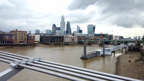Time-lapse-cityscape-of-River-Thames-and-London's-skyline,-viewed-from-Millennium-Bridge