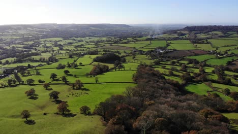 Aerial-backwards-shot-overlooking-the-Otter-Valley-and-beautiful-Devon-Countryside-in-England