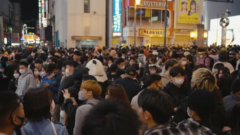 Straßen-Von-Osaka-Vollgepackt-Mit-Tausenden-Von-Besuchern-An-Halloween