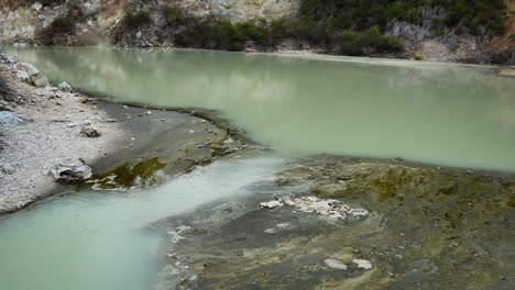 Pan-shot-of-tranquil-thermal-hot-springs-and-geothermal-pools-at-Wai-O-Tapu,Rotura