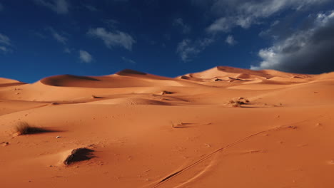 Wüste-Sahara,-Sanddünen,-Himmelsersatzeffekt,-Wolken,-Landschaft-Des-Nahen-Ostens,-Heißes,-Trockenes-Wetter,-Wilde,-Trockene-Natur