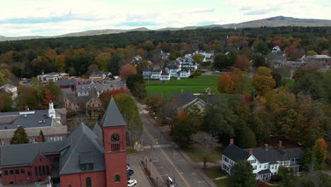 Wolfeboro-Town-Hall,-New-Hampshire-USA
