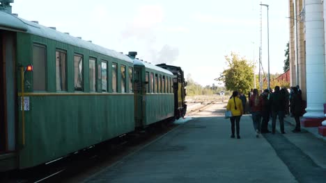 El-Viejo-Tren-Viaja-Por-Las-Vías-Del-Tren