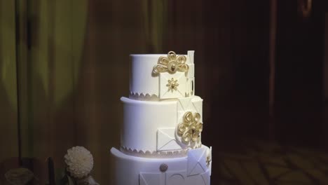 A-close-up-of-a-wedding-cake