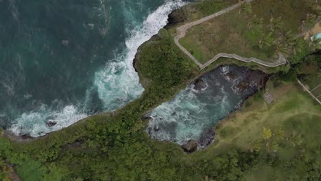 Aerial-top-down-rising-and-vertigo-movement-over-natural-pool-of-La-Hondonada,-Las-Galeras-in-Dominican-Republic