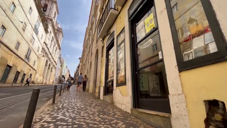 Menschen,-Die-In-Downtown-Lissabon-Spazieren-Gehen