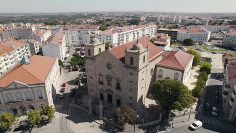 Fassade-Der-Kathedrale-In-Der-Stadt-Castelo-Branco-In-Portugal