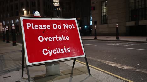 Please-Do-Not-Overtake-Cyclists,-Bank,-London,-United-Kingdom