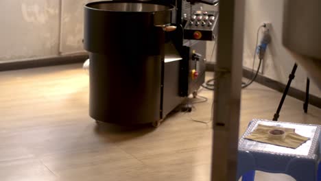 Pan-down-shot-for-coffee-roasting-machine