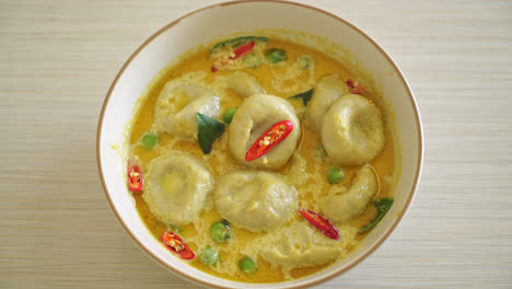 Green-curry-soup-with-Fish-ball---Thai-food-style