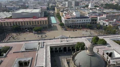 Viele-Touristen-Besuchen-Den-Zentralen-Platz-In-Der-Innenstadt-Von-Guadalajara
