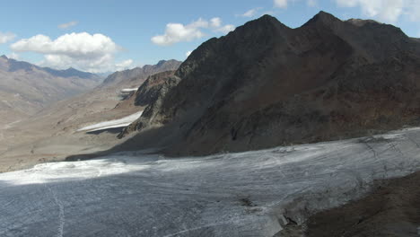 Luftdrohnenaufnahme-Einer-Gletscherzunge-In-Den-Italienischen-Alpen,-Dolomiten