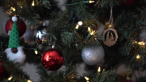 Miscellaneous-ornament-on-Christmas-tree