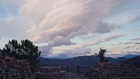 Dramatische-Wolken-In-Der-Sierra-De-Las-Nieves,-Andalusien,-Spanien