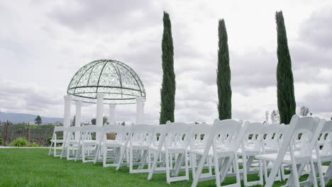 Empty-seats-before-the-religious-wedding-ceremony-in-an-outdoor-location