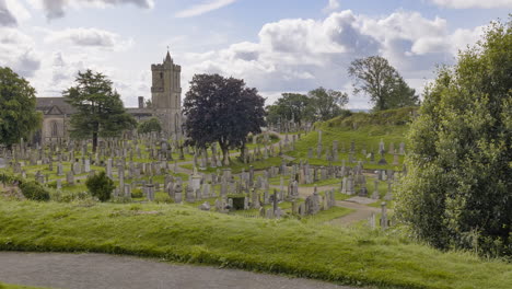 Old-Town-Cemetery-and-Holy-Rude-Cathedral-in-Stirling,-Scotland,-UK-in-panning-shot
