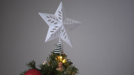Estrella-Blanca-En-El-árbol-De-Navidad