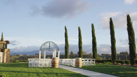 Wedding-ceremony-location-without-people-at-the-middle-of-a-garden