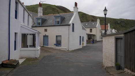 strolling-through-the-houses-and-streets-of-the-small-town-a-small-seaside-town-in-Aberdeenshire,-Scotland,-UK