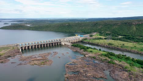 Vista-Aérea-De-La-Planta-Hidroeléctrica-En-La-Región-Amazónica,-Lajeado,-Tocantins,-Brasil
