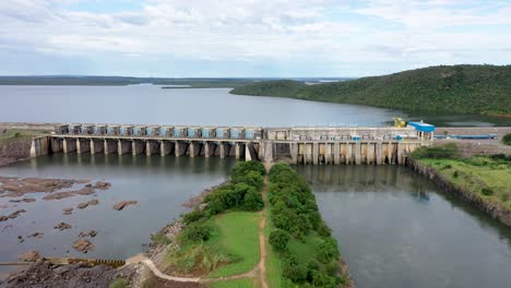 Aerial-view-of-hydroelectric-plant-in-the-Amazon-region,-Lajeado,-Tocantins,-Brazil
