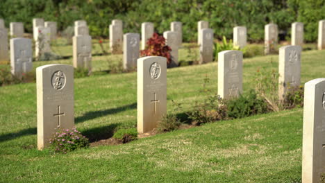 Haifa,-Israel---Dezember-11-2022:-Friedhof-Für-Britische-Soldaten,-Die-Während-Des-Britischen-Mandats-1918-1948-Starben,-In-Der-Innenstadt-Von-Haifa,-Israel