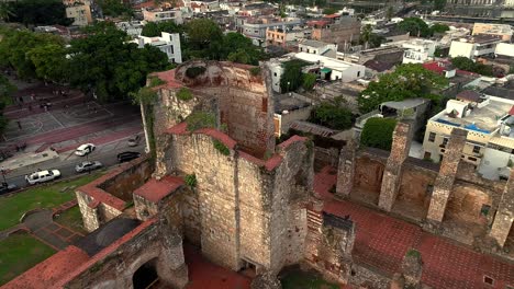 Aerial-forward-tilt-down-over-church-remains-of-San-Francisco-monastery-in-Santo-Domingo,-Dominican-Republic