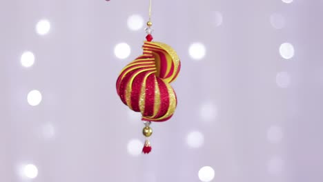 Christmas-ornament-hanging-and-spinning