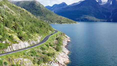 Landschaftliche-Küstenroute-Von-Helgelandskysyten-In-Norwegen.-Antenne