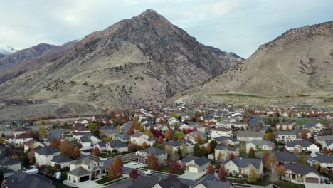 Residential-Suburban-Houses-in-Urban-Neighborhood-in-Cedar-Hills,-Utah---Aerial