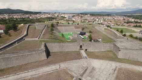 Ort-Für-Indoor-Events-In-Den-Verteidigungsmauern-Der-Festung-Chaves-In-Portugal