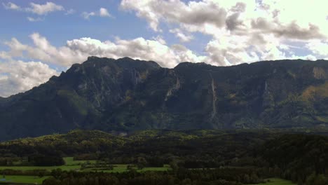 Atemberaubende-Alpen,-Die-In-Dieser-Luftaufnahme-An-Einem-Schönen-Sommertag-Zu-Sehen-Sind