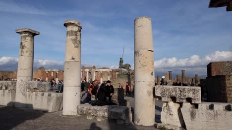 Pompeii-timelapse-of-forum-and-statue-of-Cantaur