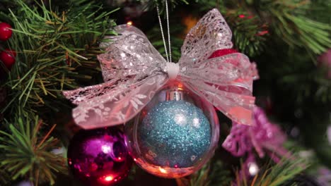 Bola-De-Navidad-Transparente-Colgando-Del-árbol-De-Navidad