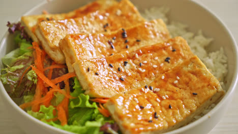 Teriyaki-Tofu-Reisschale---Veganer-Und-Vegetarischer-Essensstil