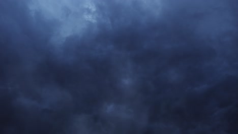 Wetteränderungen-In-Den-Dunklen-Wolken-Am-Himmel
