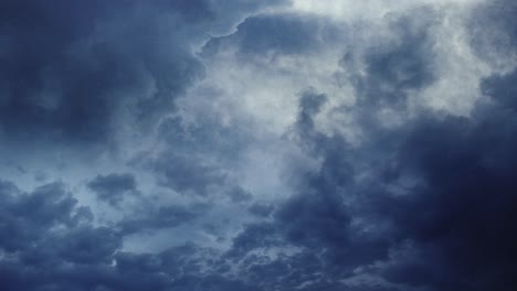 Zeitraffer,-Dunkelblaue-Cumulonimbuswolken-Und-Gewitter