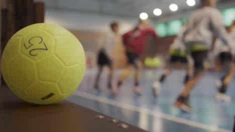 Statische-Aufnahme-Eines-Gelben-Handballs