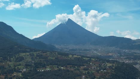 Volcano-Santa-Maria-In-Highlands-Valley-Near-Quetzaltenango-Xela,-Guatemala