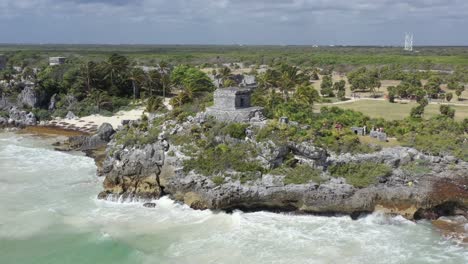 Ancient-Mayan-site-built-on-seafront-cliff,-Tulum-in-Mexico