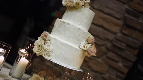Elegant-Three-Tier-Wedding-Cake-With-Decorated-With-Flowers