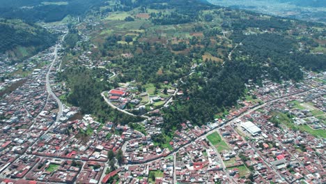 Bosque-Del-Altiplano-Guatemalteco-Cerro-Monte-Sinaí-En-Colonial-Quetzaltenango-Xela,-Guatemala