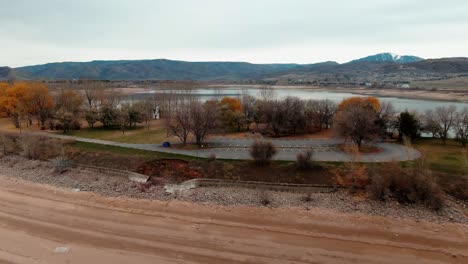 Ehrfürchtige-Drohne-Geschossen-Auf-Huntsville-Und-Pineview-Wasserreservoir-In-Utah