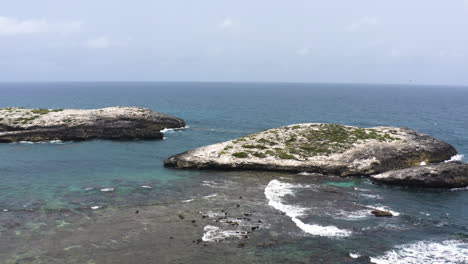 Antena---Islotes-Junto-A-La-Playa-De-Cayo-Lobos,-Fajardo,-Puerto-Rico,-Circle-Pan