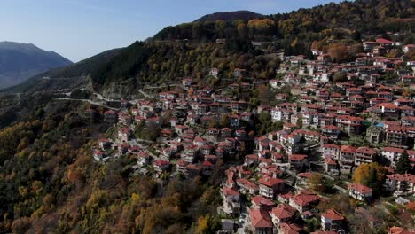 Luftdrohnenansicht-Des-Berühmten-Metsovo-In-Epirus-In-Griechenland