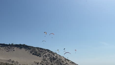 Group-of-parachutists-in-the-blue-sky-above-the-Dune-du-Pilat