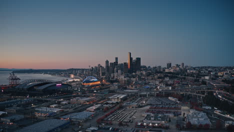 Aerial-Hyperlapse-Der-Innenstadt-Von-Seattle-Während-Des-Sonnenuntergangs